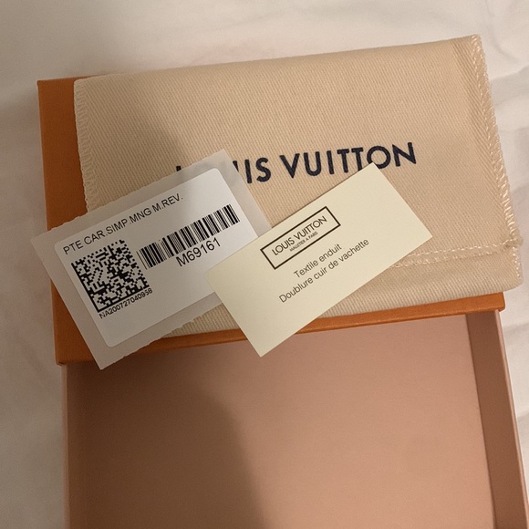 LOUIS VUITTON Reverse Monogram Card Holder - Picture 3 of 3